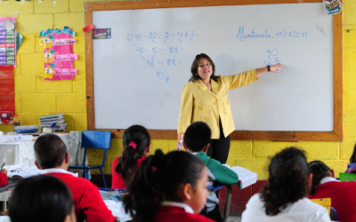 ¿Por qué ganan menos las maestras?